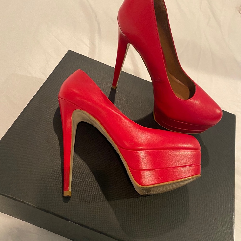 Shoes - Picture 4 of 5